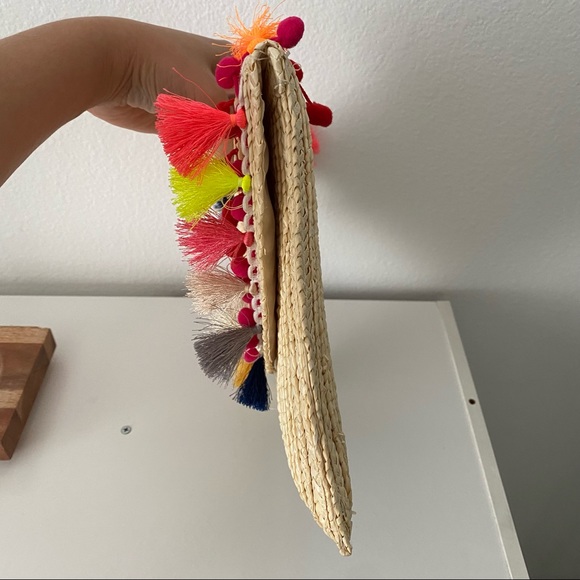 Pom Pom straw clutch - Picture 4 of 8